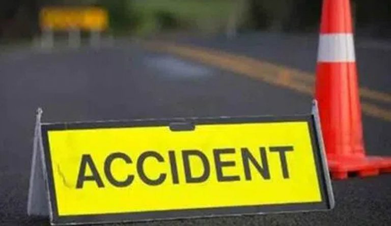 Narsingi Crime: మై హోమ్ అవతార్ జంక్షన్ వద్ద రోడ్డు ప్రమాదం.. ముగ్గురు ఇంజనీర్లకు తీవ్ర గాయాలు..