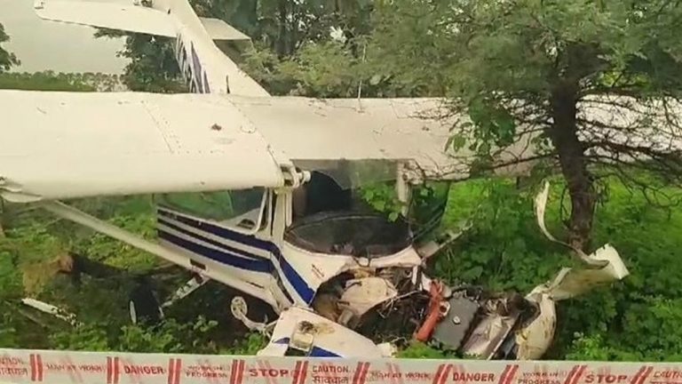 Aircraft Crashes: మధ్యప్రదేశ్⁭లో కుప్పకూలిన శిక్షణ విమానం.. పైలట్లకు గాయాలు