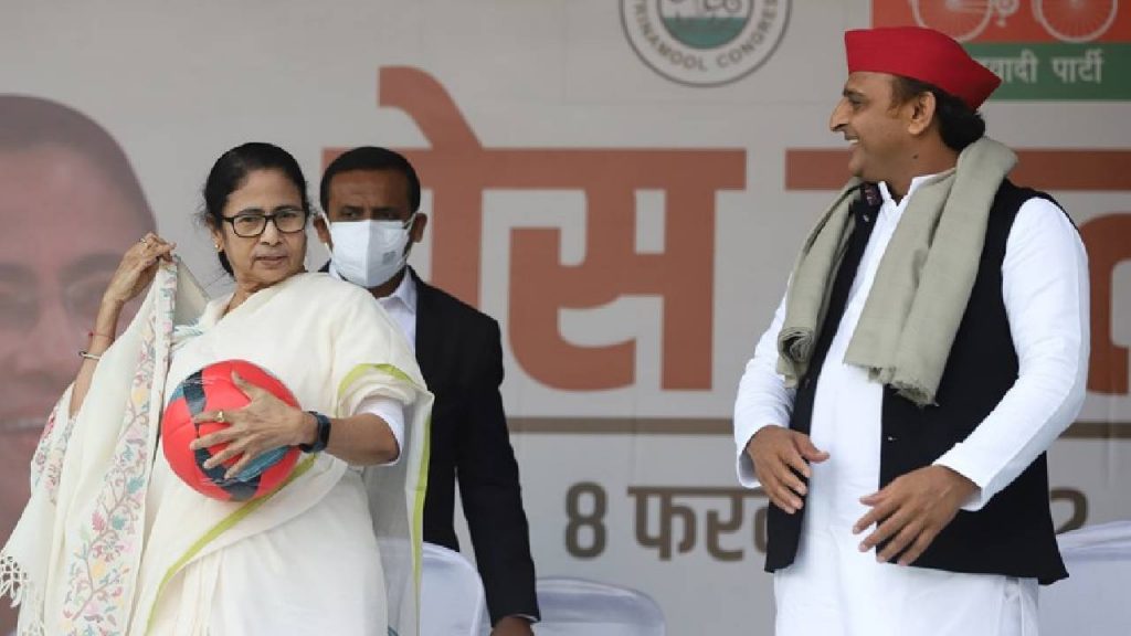 Akhilesh Yadav Backs Mamata Banerjee