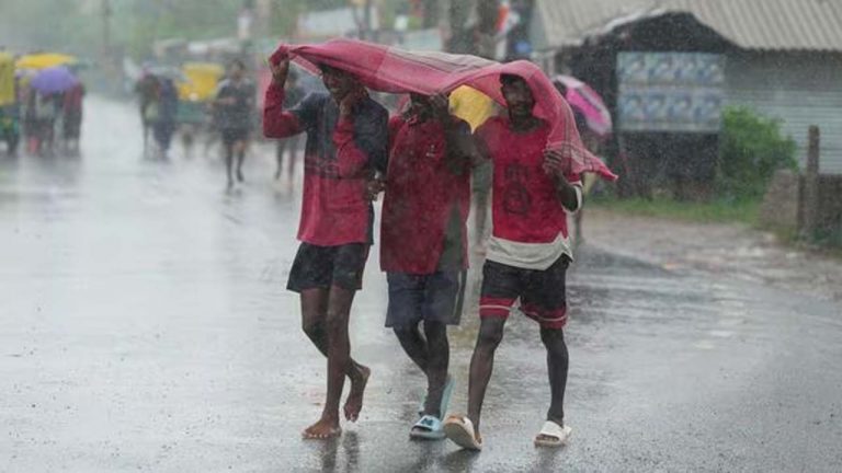 Asna Cyclone: దూసుకొస్తున్న అస్నా తుఫాను.. గుజరాత్‌కు ఐఎండీ హెచ్చరికలు