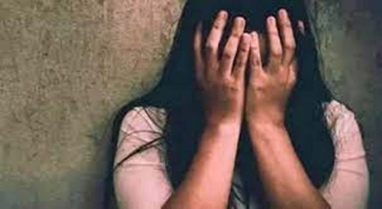 Shameful Incident: సమాజం ఎటు వెళ్తుంది.. కూతురిపై కన్న తండ్రి అత్యాచారం