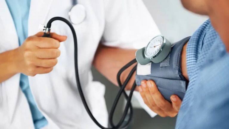 Blood Pressure: ఇలా చేయండి రక్తపోటును నియంత్రనలో ఉంచుకోండి..