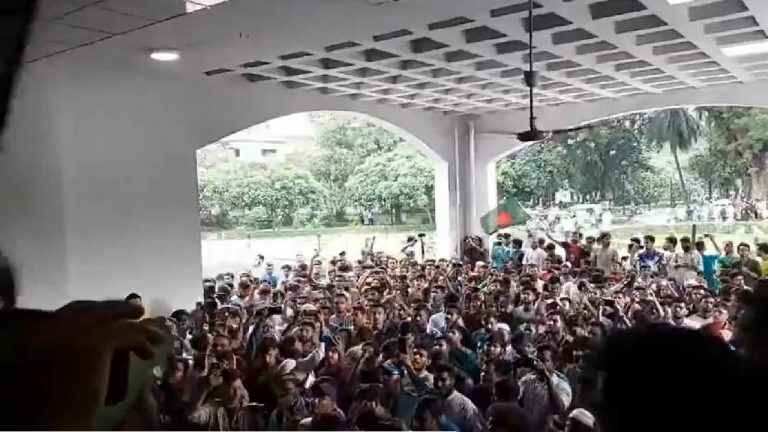 Bangladesh: మరో నిరసన పర్వం.. గంటలోపు సుప్రీంకోర్టు ప్రధాన న్యాయమూర్తి రాజీనామా!