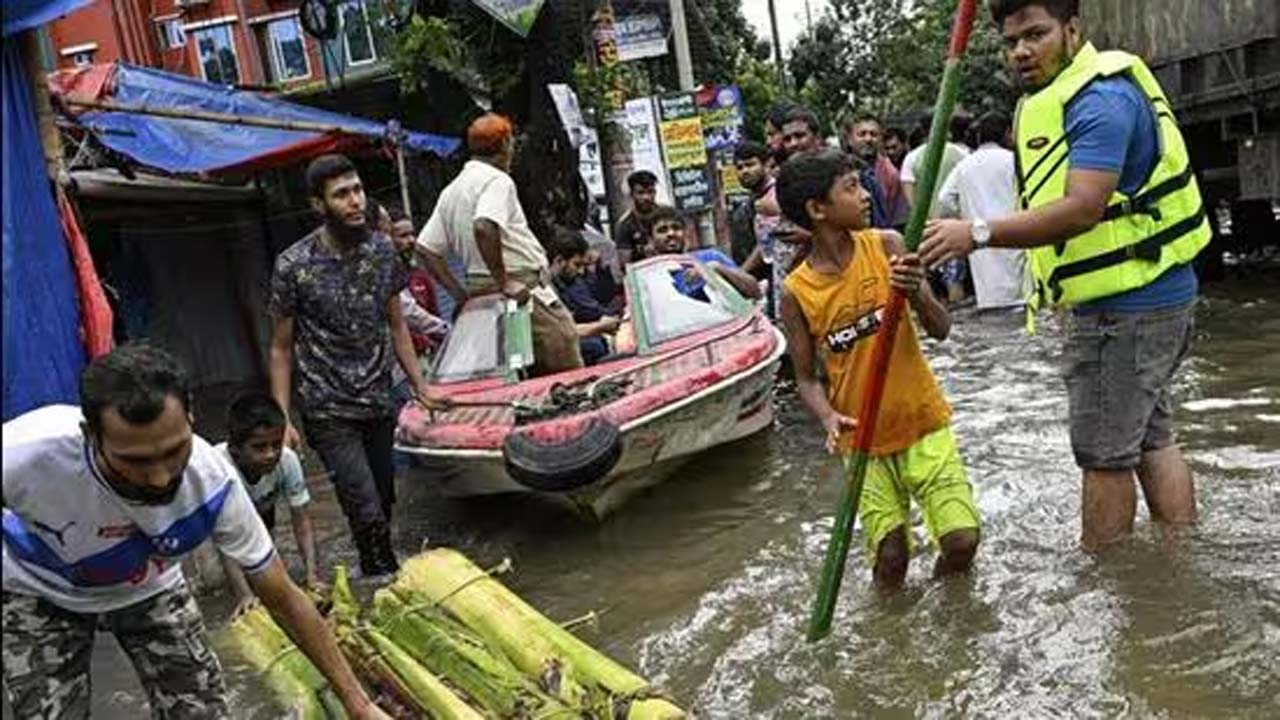 Bangladesh: బంగ్లాదేశ్‌లో వరదలు.. 13 మంది మృతి
