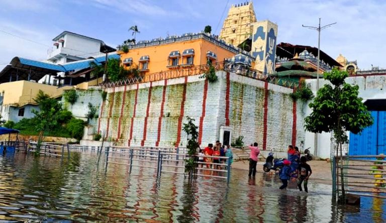 Bhadrachalam Rains: భద్రగిరిని ముంచెత్తిన వాన.. అన్నదాన సత్రంలోకి వరద నీరు..