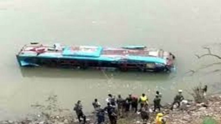 Breaking: నేపాల్‌లో నదిలో పడిపోయిన 40 మందితో ప్రయాణిస్తున్న భారతీయ ప్రయాణీకుల బస్సు..