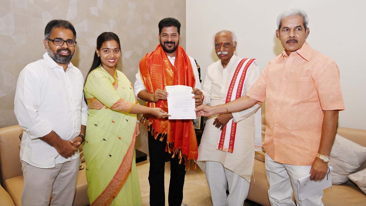 CM Revanth Reddy: అలయ్ బలయ్ కి రండి.. సీఎం రేవంత్ కు హర్యాన్ గవర్నర్ ఆహ్వానం..