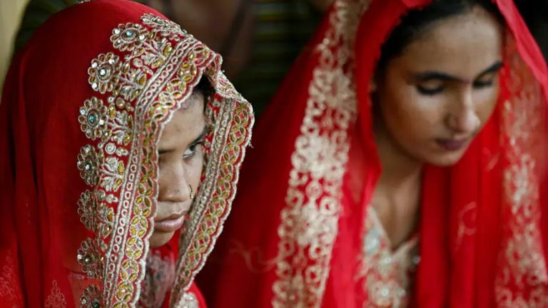 Pakistan: అమ్మాయిలకు కష్టాలు తెచ్చిపెట్టిన వర్షాకాలం..కారణం తెలిస్తే ఆశ్చర్యపోతారు!