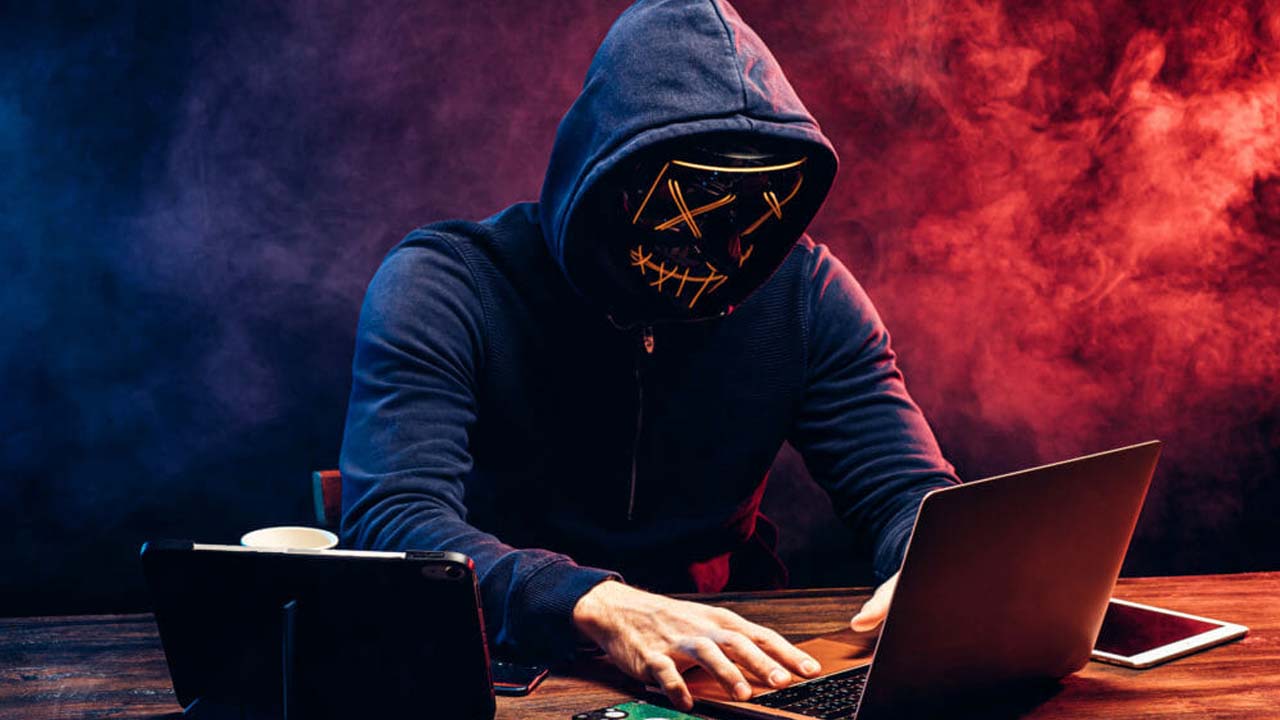 Siddipet Crime: చేర్యాలలో సైబర్‌ మోసం.. పోలీసుల పేరుతో 30 వేలు కాజేసిన కేటుగాళ్ళు