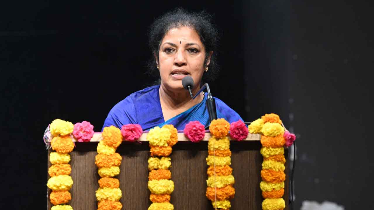 Daggubati Purandeswari: కుట్రలు జరుగుతున్నాయి.. భారతీయులంతా ఒకటే అనే భావనతో ఉండాలి..