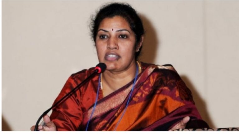 Daggubati Purandeswari: రాజమండ్రి రైల్వే స్టేషన్ లో ఎంపీ పర్యటన..