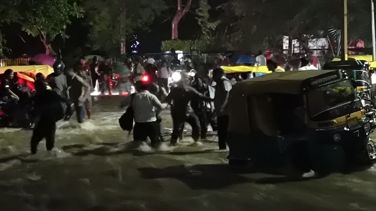 Delhi Rains: ఢిల్లీలో భారీ వర్షం.. గంట వ్యవధిలో 11 సెంమీ వాన! స్కూళ్లకు సెలవు