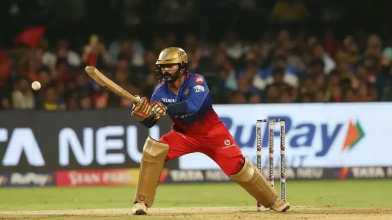 Dinesh Karthik: మళ్లీ బ్యాట్ పట్టనున్న దినేష్ కార్తీక్.. తొలి క్రికెటర్‌గా రికార్డు!