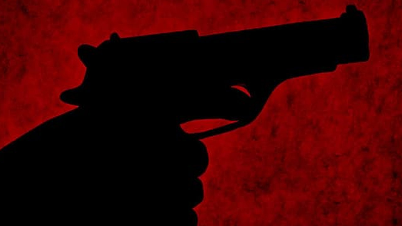 Crime News: రాఖీ కోసం ఇంటికి వచ్చిన యువకుడిని గన్⁭తో కాల్చి చంపిన దుండగులు..
