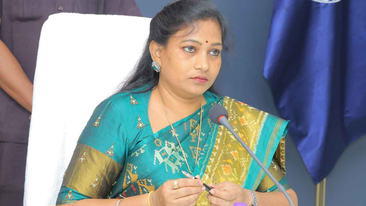 Home Minister Anitha: వర్షాలు, వరదలపై హోం మంత్రి అనిత సమీక్ష - NTV Telugu