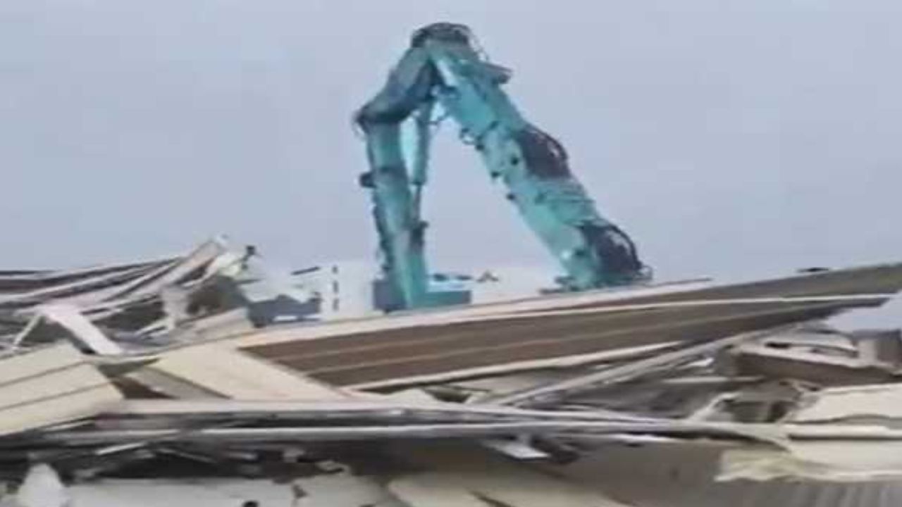 Hyderabad Ponds: 18 చోట్ల కూల్చివేతలు.. 43 ఎకరాల ప్రభుత్వ భూమి రికవరీ! ప్రముఖుల లిస్ట్ ఇదే