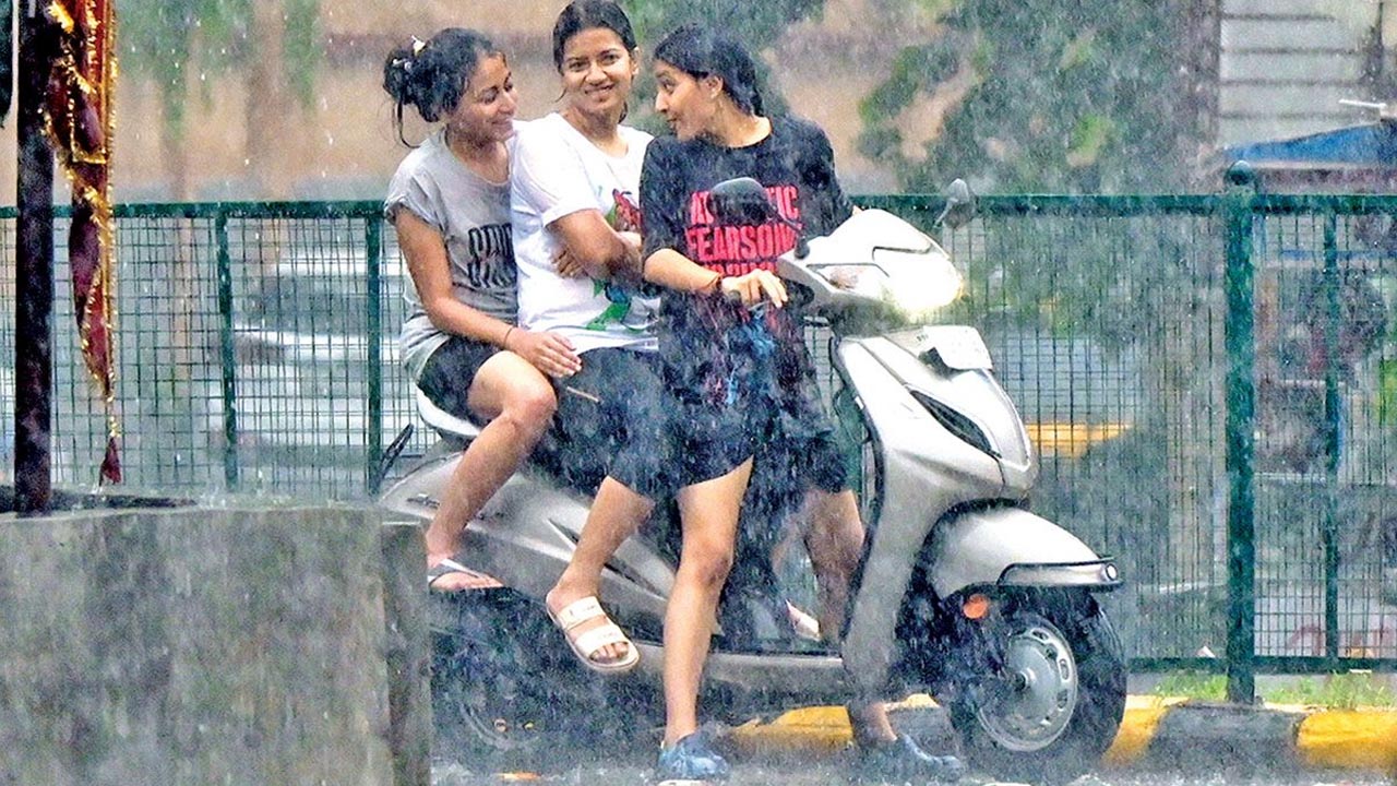 Hyderabad Rain: హైదరాబాద్‌లో పలుచోట్ల వాన.. లోతట్టు ప్రాంతాలు జలమయం..