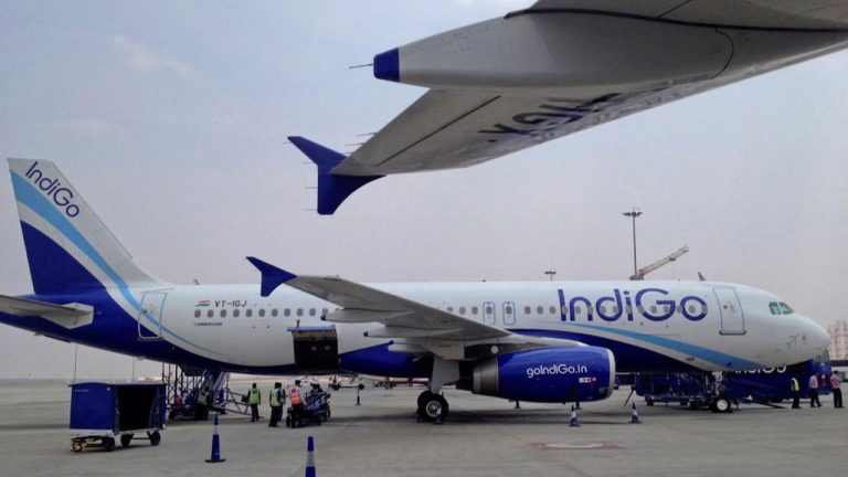 Indigo Flight: కోల్‌కతా ఎయిర్⁬పోర్టులో ఇండిగో ఫ్లైట్ ఎమర్జెన్సీ ల్యాండింగ్.. కారణం ఏంటంటే..?