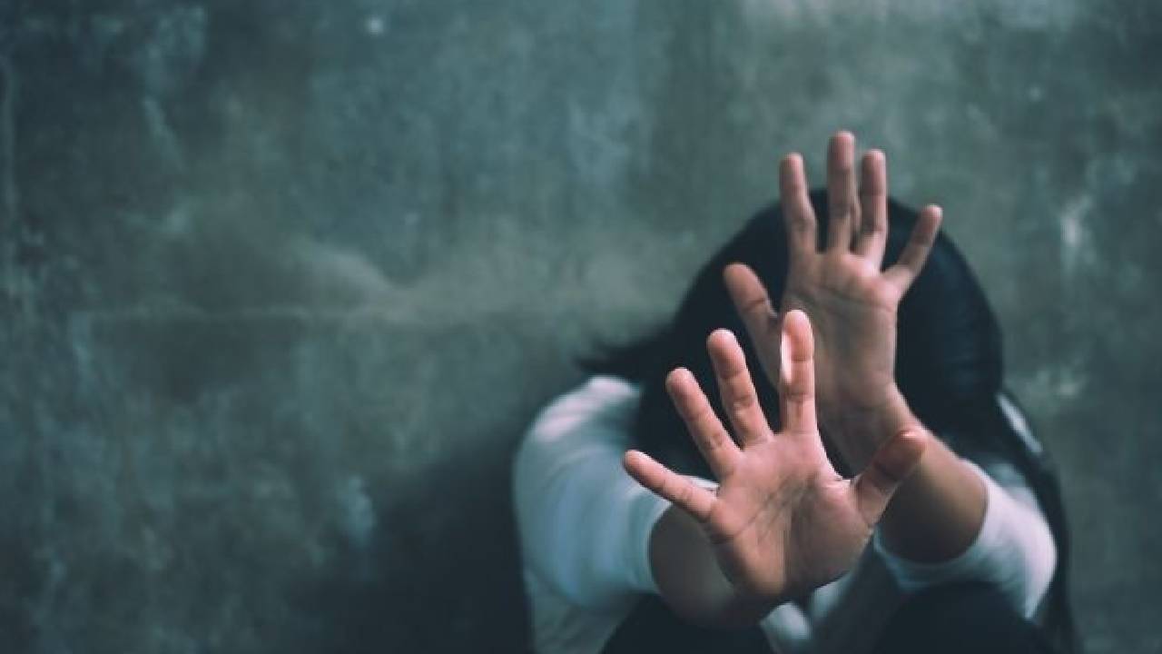 Indore: పెళ్లి చేసుకుంటానని విడాకులు తీసుకున్న మహిళపై అత్యాచారం..