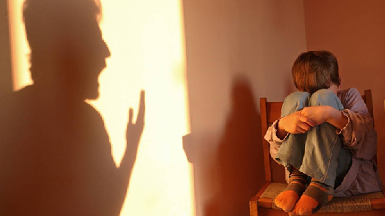 Indore: టీవీ ఎక్కువగా చూస్తున్నారని తిట్టడమే పాపమైంది.. తల్లిదండ్రుల్ని కోర్టుకీడ్చిన పిల్లలు..