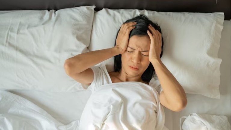 Insomnia: నిద్రలేమి సమస్యకు కారణాలు ఏంటో తెలుసా.?