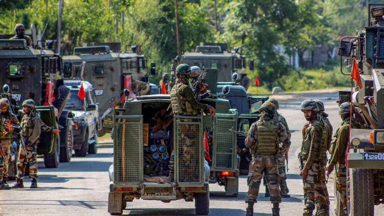 Jammu Kashmir: అనంతనాగ్‌ జిల్లాలో ఎదురుకాల్పులు.. ఇద్దరు సైనికులు మృతి