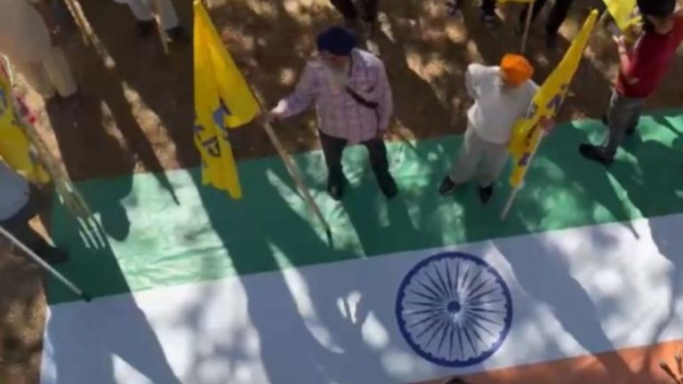 Protest At India day Parade: భారతీయ జెండాను ఘోరంగా అవమానించిన ఖలిస్తాన్ మద్దతుదారులు..(వీడియో)