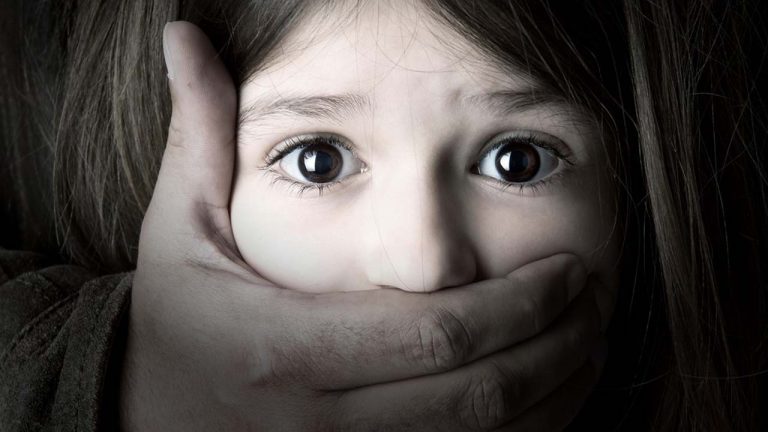 Child Kidnapping: హైదరాబాద్ లో చిన్నారి కిడ్నాప్ కలకలం.. వెలుగులోకి సీసీటీవీ దృశ్యాలు..