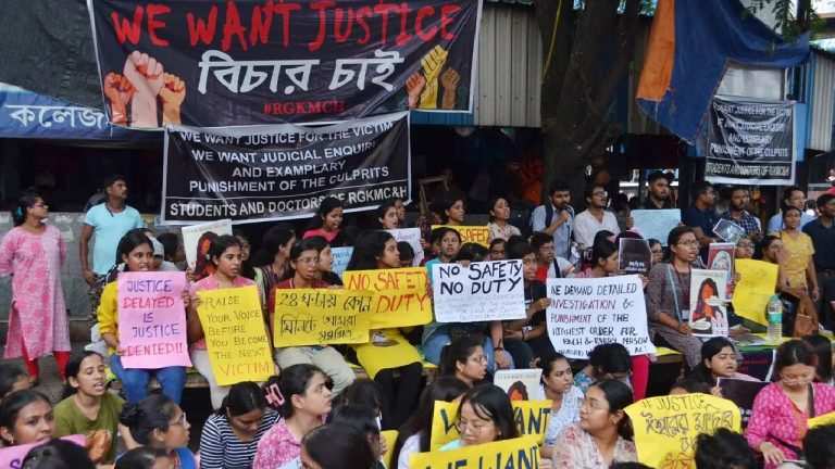 Kolkata Doctor Case: కోల్‌కతా వైద్యురాలి శరీరంలో 150 mg వీర్యం.. గ్యాంగ్‌రేప్..?