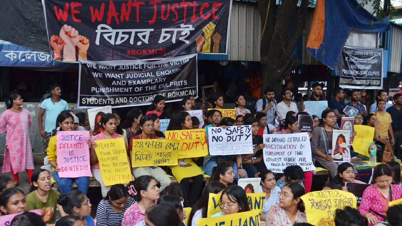Kolkata Doctor Case: కోల్‌కతా వైద్యురాలి శరీరంలో 150 mg వీర్యం.. గ్యాంగ్‌రేప్..?