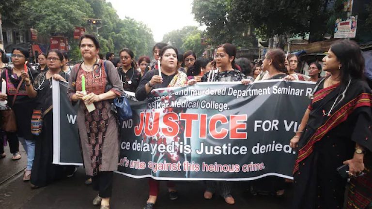 Kolkata doctor murder case: “కంటికి గాయాలు, మెడ ఎముక ఫ్రాక్చర్”.. వైద్యురాలి హత్యాచార ఘటనలో వణికించే నిజాలు..