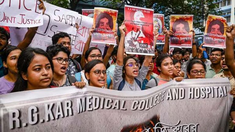 Kolkata Doctor case: వైద్యురాలి మృతిపై కుటుంబ సభ్యులను తప్పుదోవపట్టించిన ఉన్నతాధికారి
