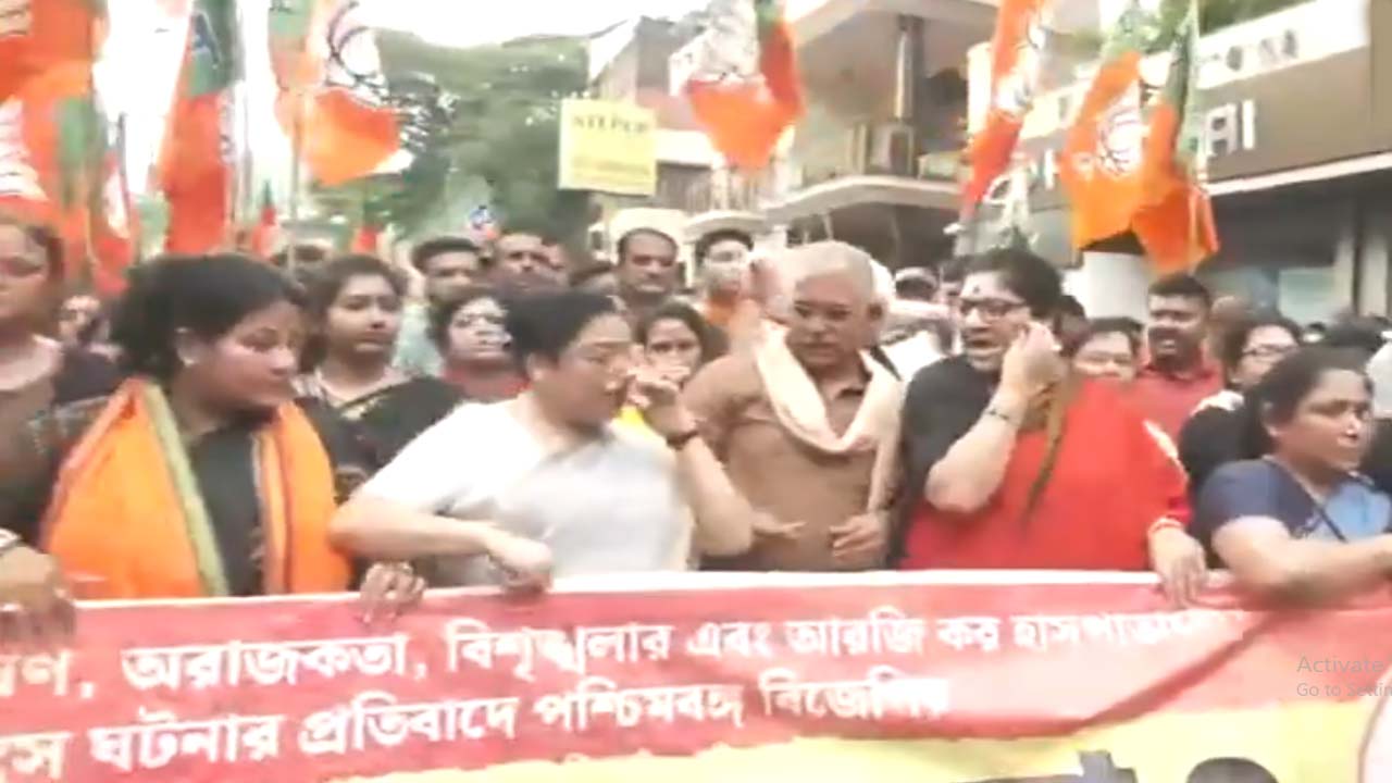 Kolkata doctor case: బీజేపీ నాయకులు, కార్యకర్తలు భారీ ప్రదర్శన.. న్యాయం చేయాలని డిమాండ్