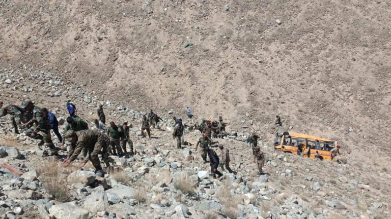 Leh Accident: లోయలో పడ్డ స్కూల్ బస్సు.. ఆరుగురు దుర్మరణం, మరో 22 మంది