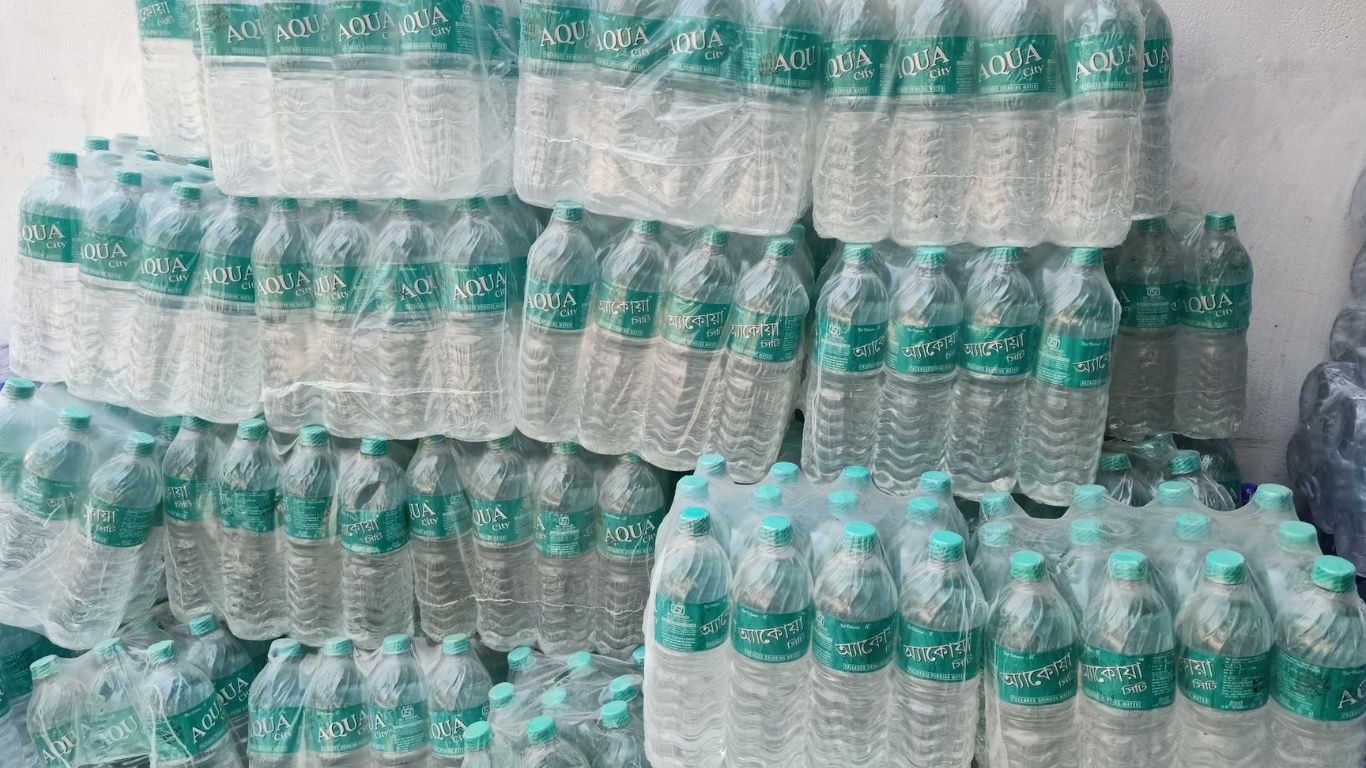 Plastic Bottles Water: ప్లాస్టిక్ బాటిళ్లలోని నీరు తాగితే రక్తపోటు గ్యారెంటీ.. కొత్త అధ్యయనం..