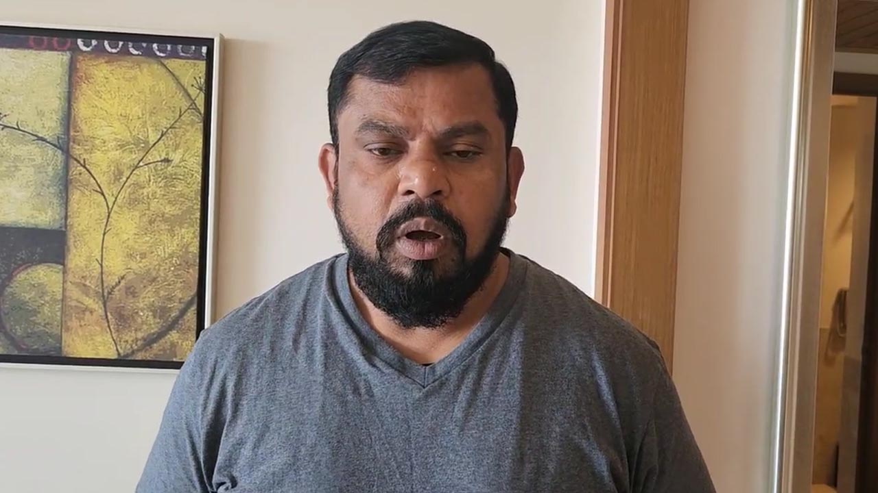 MLA Raja Singh: అసదుద్దీన్ ఇల్లు కూడా ప్రభుత్వ స్థలం లో కట్టుకున్నాడు