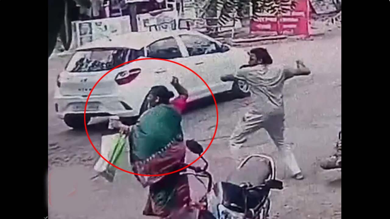 Maharashtra Video: బైక్‌పై ఉండగా కొడుకుపై అగంతకుల దాడి.. తల్లి ఏం చేసిందంటే..!