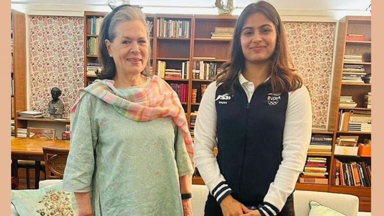 Delhi: సోనియాగాంధీని కలిసిన ఒలింపిక్ విజేత మను భాకర్