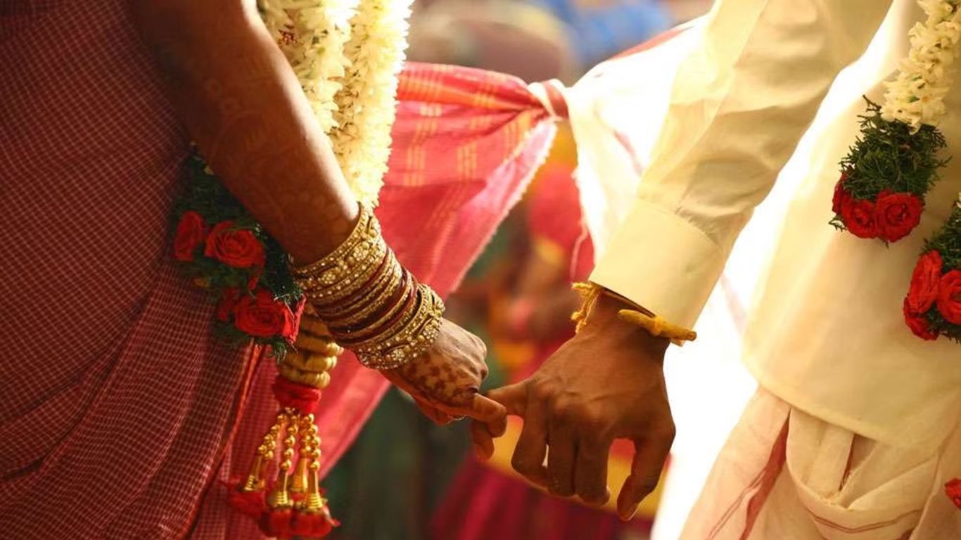 Marriage Cheater: పోలీసును అంటూ.. ఐదుగురితో వివాహం.. మరో 50 మందితో..