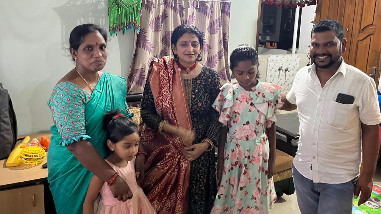 Medchal: ఘోర ప్రమాదం.. రైలు ఢీకొని తండ్రి, ఇద్దరు కూతుళ్లు మృతి..