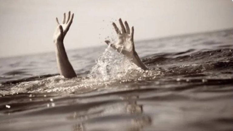 Medical: మేడ్చల్ లో దారుణం.. ఇద్దరు పిల్లలతో సహా చెరువులో దూకిన తల్లి