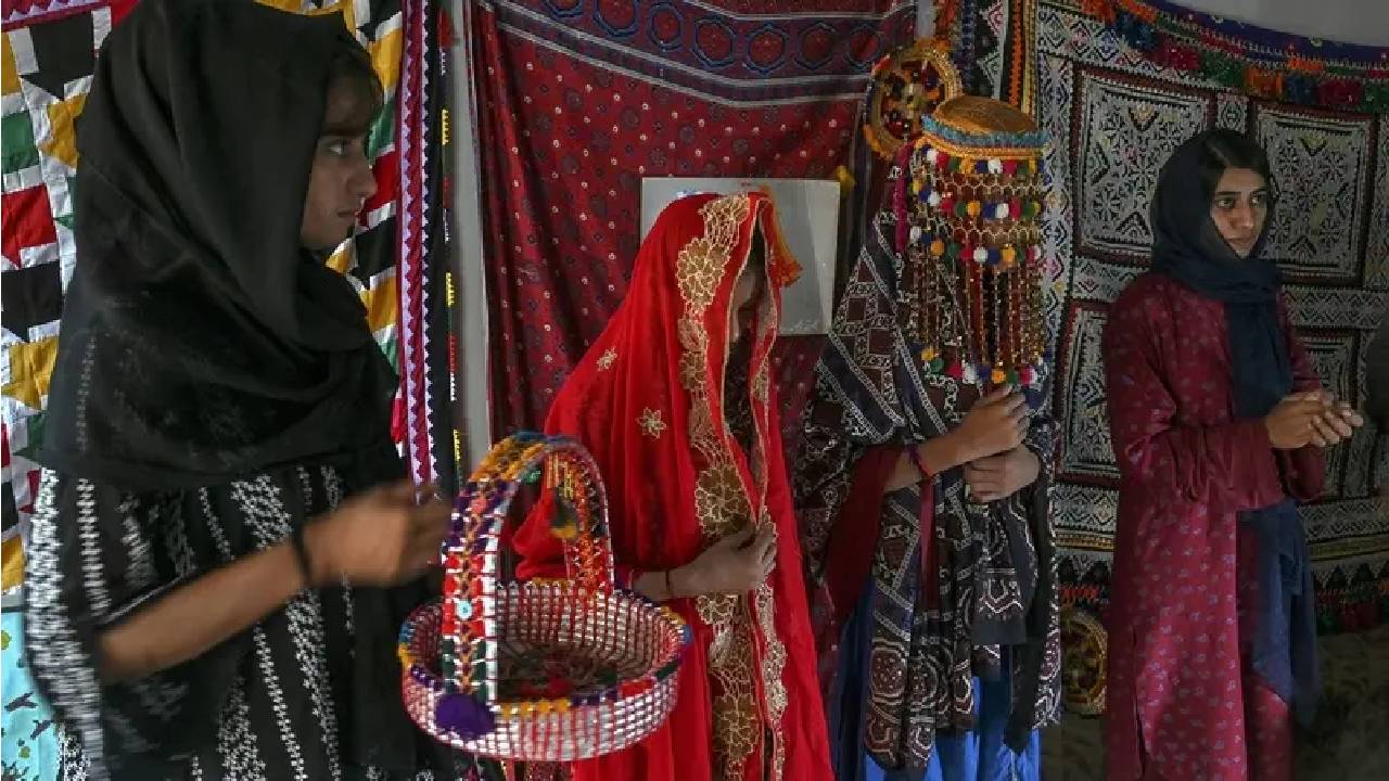 Monsoon Brides: పాకిస్తాన్‌లో “రుతుపవన పెళ్లికూతుళ్లు”..