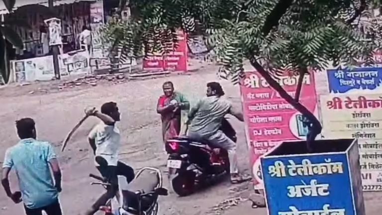 Murder Attack: కొడుకుపై కత్తితో దాడికి యత్నం.. మరు క్షణంలో ఆ తల్లి..