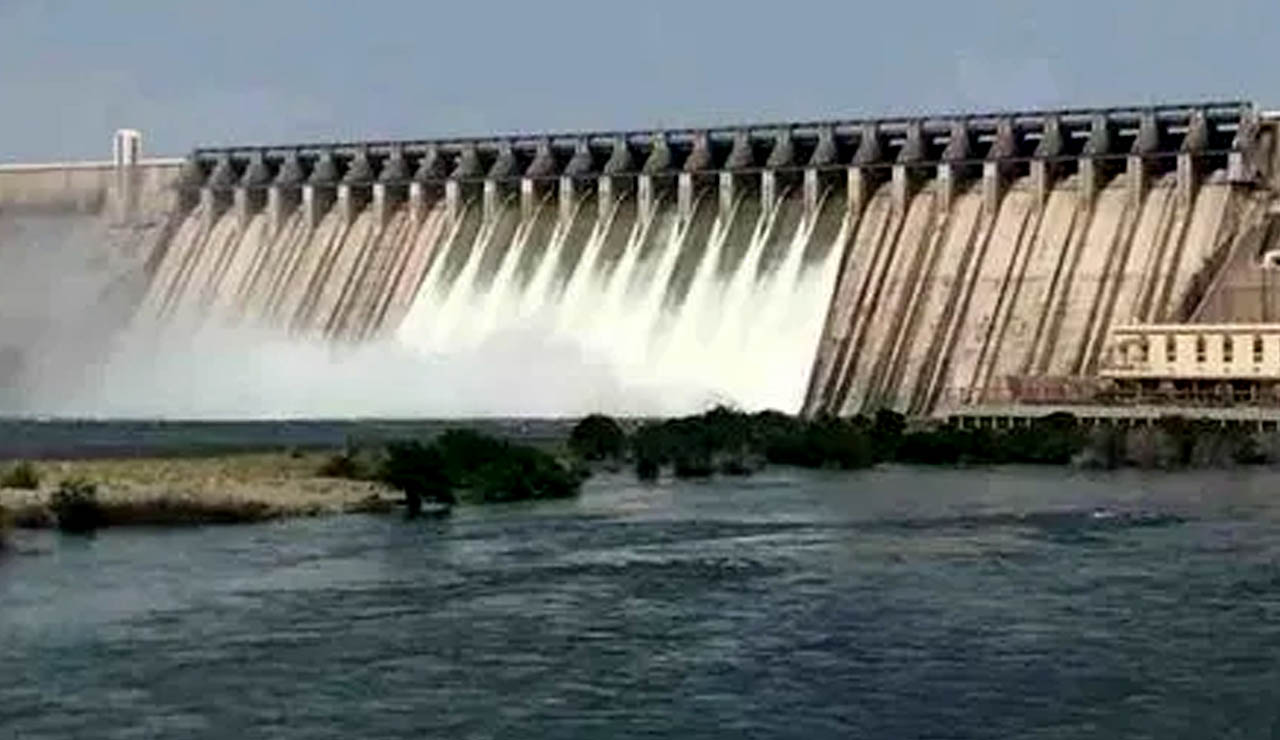 Nagarjuna Sagar: సాగర్‌ 26 గేట్లలో 16 గేట్లు మూసిన వేత.. 10 గేట్ల ద్వారా నీటిని విడుదల