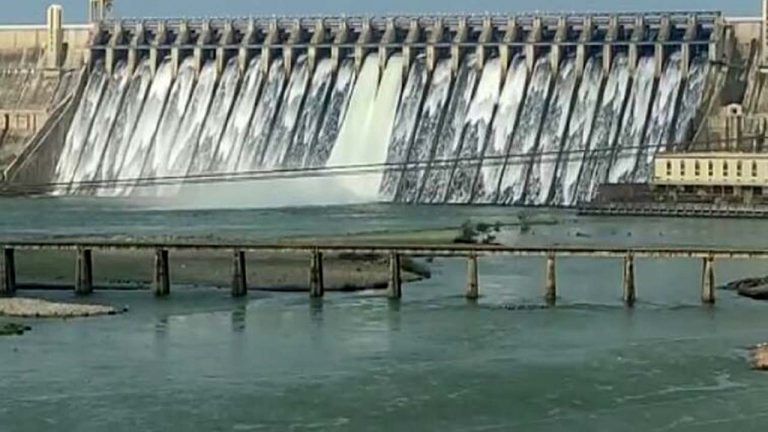 Nagarjuna Sagar: సాగర్‌ కు స్వల్ప వదర.. 2 గేట్లు ద్వారా నీటిని విడుదల..