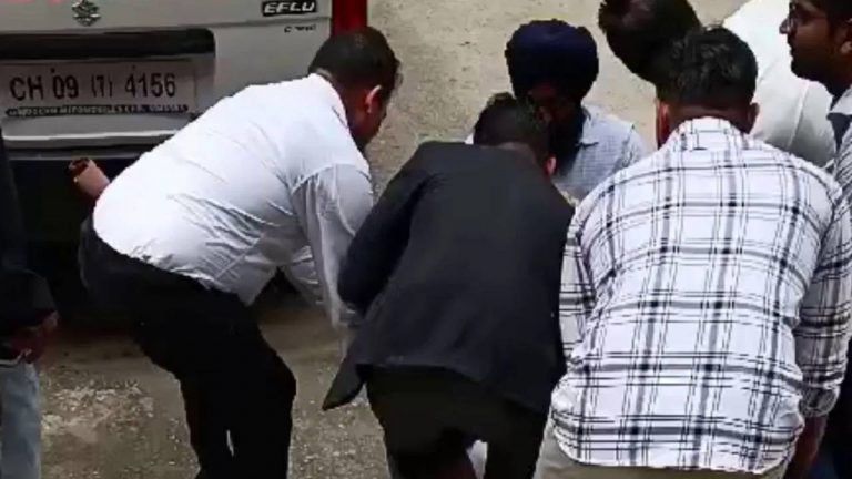 Chandigarh : చండీగఢ్ కోర్టులో కాల్పులు..  అల్లుడిని చంపిన పంజాబ్ మాజీ ఏఐజీ