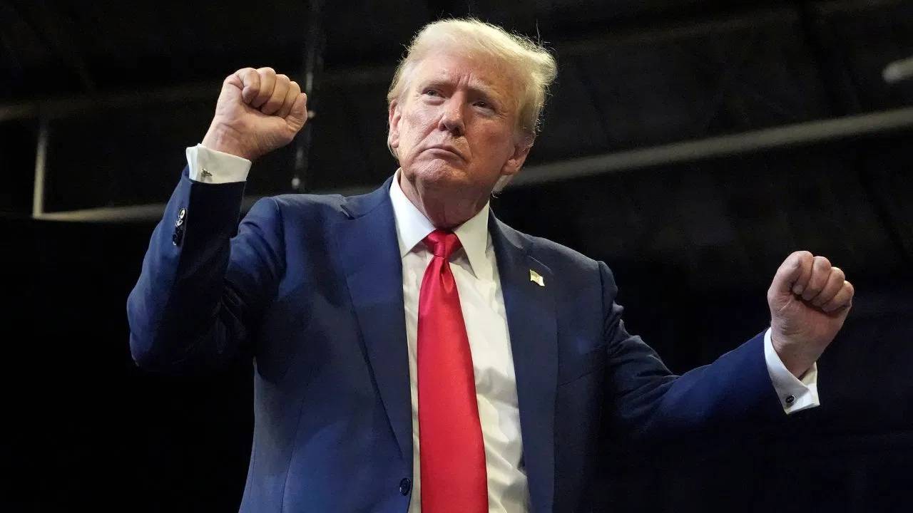 Donald Trump : డొనాల్డ్ ట్రంప్ అంతర్గత సందేశాలు హ్యాక్.. ఇరాన్‌ హ్యాకర్లే చేశారని ప్రచారం