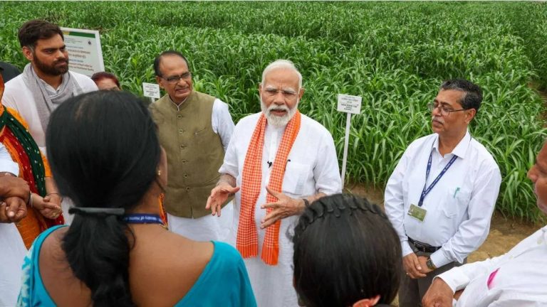 PM Modi :  ట్రిపుల్ స్పీడ్‌తో పని చేయండి… రైతులు కొత్త రకాలను అనుసరించాలని మోడీ సూచన