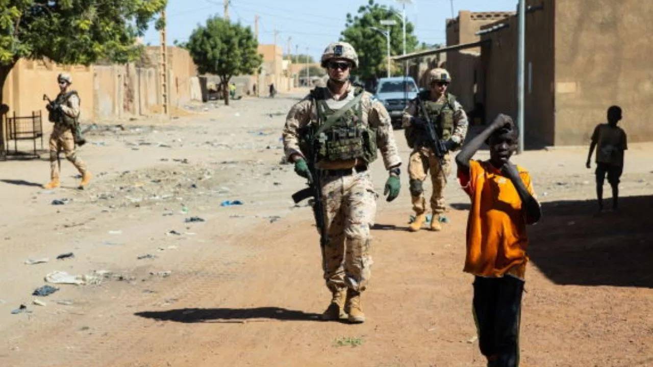 Algeria : అల్జీరియా సరిహద్దు సమీపంలో డ్రోన్ దాడి.. 11 మంది చిన్నారులు సహా 21 మంది పౌరులు మృతి