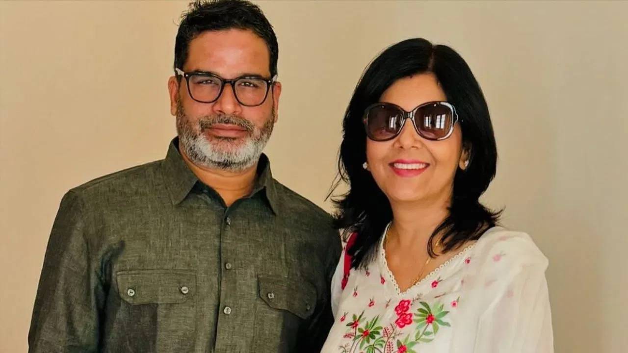 Prashanth Kishore : తన భార్యను బహిరంగంగా మొదటి సారి పరిచయం చేసిన ప్రశాంత్ కిషోర్